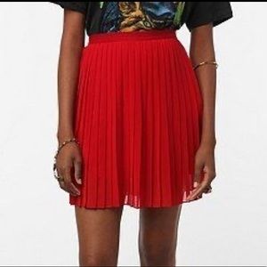 Anthro Red pleated skit